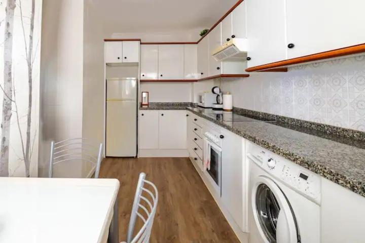 Apartamento Ezcurdia 22 Playa De San Lorenzo Primera Linea Gijon Exterior photo